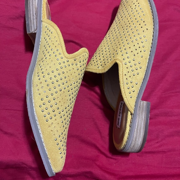Not Rated Mustard Yellow Slip-In Mule Size 9 - Picture 4 of 5